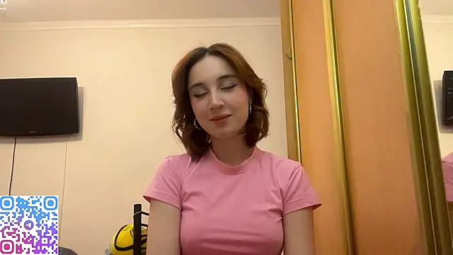 Snapshot of StacieLaudadio chatting on 12-15-25, 02:10 StacieLaudadio online show from 12-15-25, 02:10