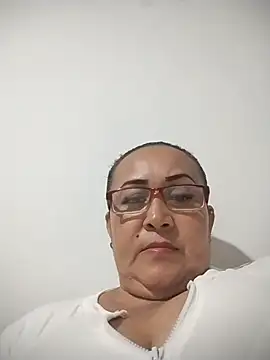 Nini Love  online show from 04-06-26, 05:19