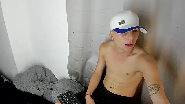 Snapshot of angel_boy_sex chatting on 12-14-25, 10:58 angel boy sex online show from 12-14-25, 10:58