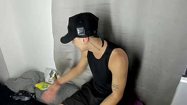 Snapshot of angel_boy_sex chatting on 12-15-25, 04:55 angel boy sex online show from 12-15-25, 04:55