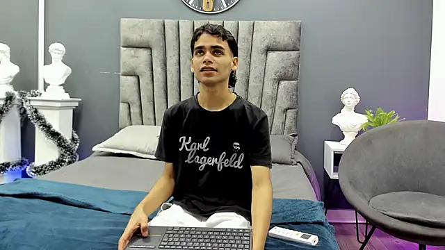 kevin  warhol online show from 12-18-25, 03:56