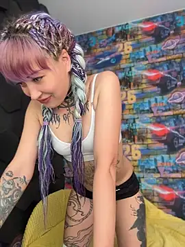 Tattoo  Moon online show from 05-19-26, 01:11