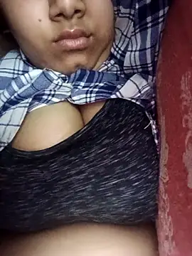 Snapshot of pihuu1313 chatting on 02-10-26, 06:45 pihuu1313 online show from 02-10-26, 06:45