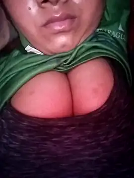 Snapshot of pihuu1313 chatting on 05-15-26, 09:22 pihuu1313 online show from 05-15-26, 09:22