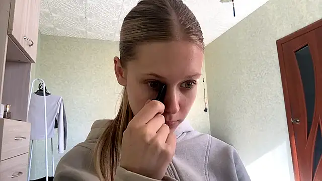 ZaidaSchwarten online show from 04-05-26, 01:30