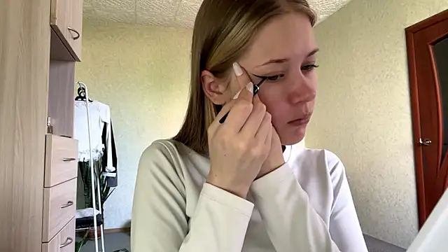 ZaidaSchwarten online show from 05-15-26, 05:14