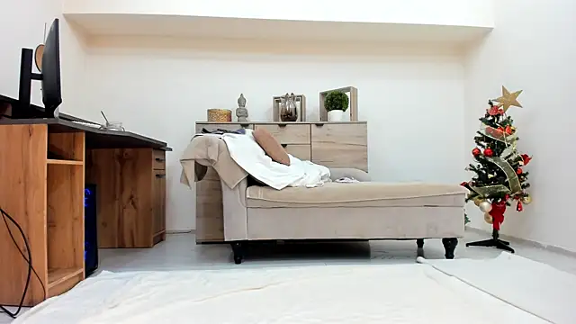 classy medea online show from 12-18-25, 01:55