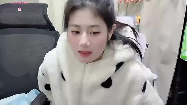 Yvonne-07 online show from 12-19-25, 11:28