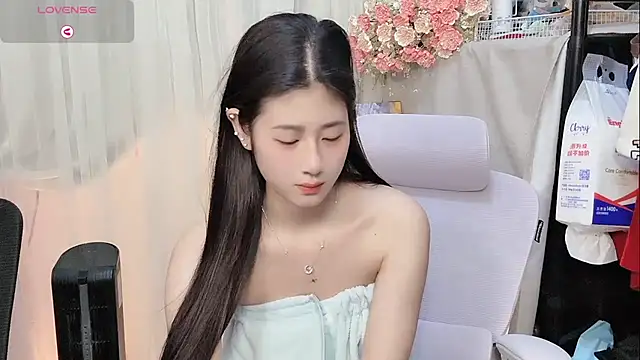 Yvonne-07 online show from 03-05-26, 01:29