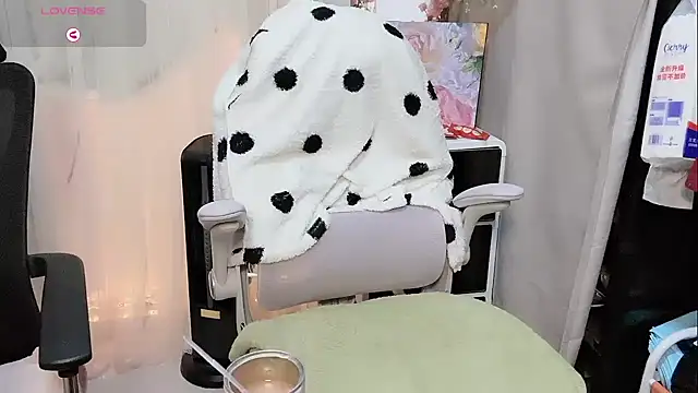 Yvonne-07 online show from 03-10-26, 04:01