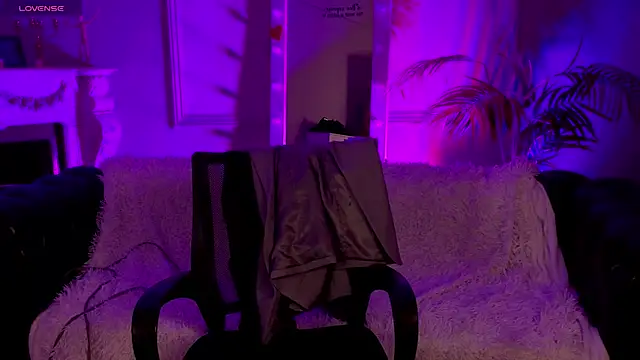 Lindsi Luvviv online show from 04-15-26, 08:09