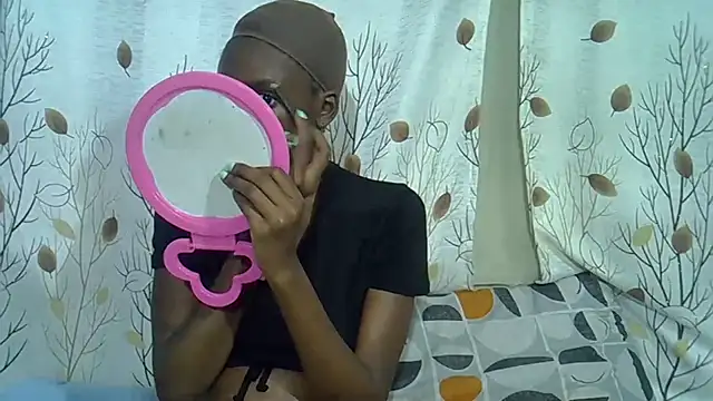 Snapshot of PetiteDoll_06 chatting on 03-21-26, 12:48 PetiteDoll 06 online show from 03-21-26, 12:48