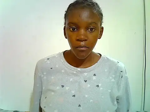Snapshot of PetiteDoll_06 chatting on 04-19-26, 05:40 PetiteDoll 06 online show from 04-19-26, 05:40
