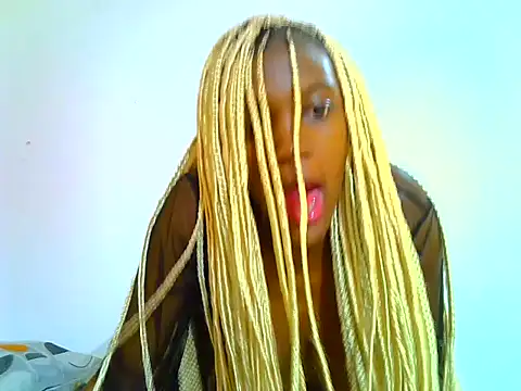 Snapshot of PetiteDoll_06 chatting on 04-26-26, 09:45 PetiteDoll 06 online show from 04-26-26, 09:45