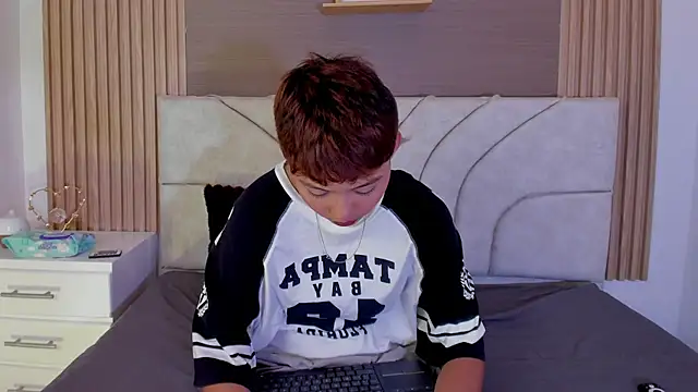 tefi meow  online show from 04-04-26, 04:37