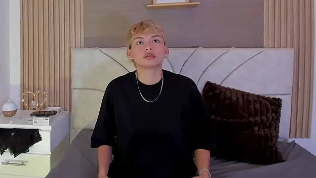 tefi meow  online show from 04-22-26, 04:08