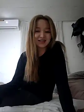 Snapshot of SherrylShaw chatting on 12-19-25, 07:43 SherrylShaw online show from 12-19-25, 07:43