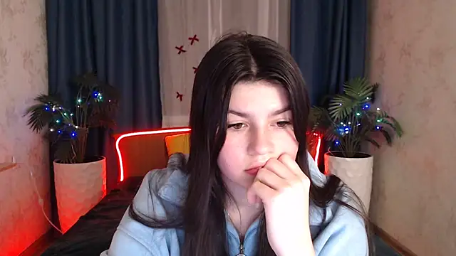 KisaModel online show from 12-20-25, 01:12