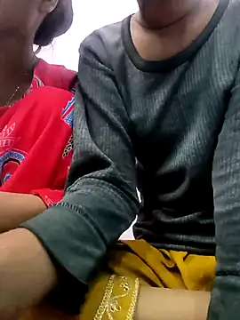 Snapshot of RV_525 chatting on 12-16-25, 05:45 RV 525 online show from 12-16-25, 05:45