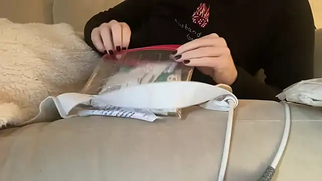 Snapshot of ijustturned18today chatting on 12-15-25, 08:29 ijustturned18today online show from 12-15-25, 08:29