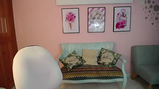 Snapshot of lil_vany chatting on 12-15-25, 12:31 lil vany online show from 12-15-25, 12:31