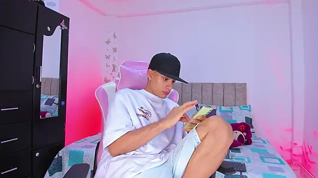 Snapshot of Michael_Jordan_zz chatting on 03-20-26, 03:00 Michael Jordan zz online show from 03-20-26, 03:00