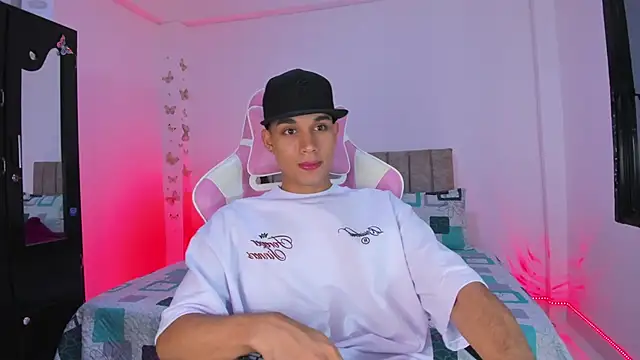 Snapshot of Michael_Jordan_zz chatting on 03-21-26, 03:44 Michael Jordan zz online show from 03-21-26, 03:44