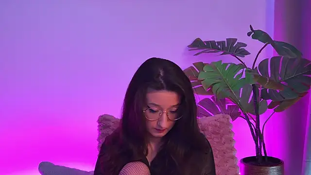 TheaMalekoo online show from 03-26-26, 07:47