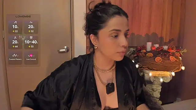 Snapshot of mslalune chatting on 12-16-25, 12:21 mslalune online show from 12-16-25, 12:21