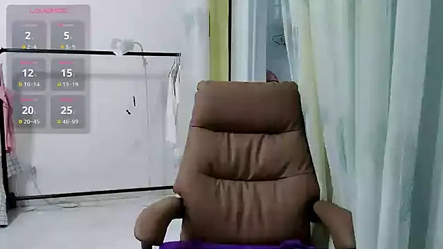 Snapshot of Leila-11 chatting on 06-07-26, 10:52 Leila-11 online show from 06-07-26, 10:52