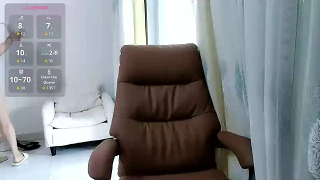 Snapshot of Leila-11 chatting on 06-09-26, 12:22 Leila-11 online show from 06-09-26, 12:22