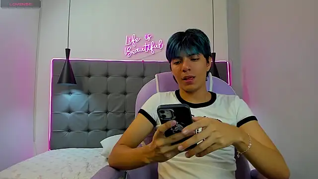 Snapshot of CodyTaylor_ chatting on 12-16-25, 12:43 CodyTaylor online show from 12-16-25, 12:43