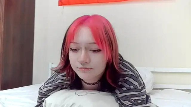 Snapshot of Shine_Luna chatting on 02-24-26, 08:12 Shine Luna online show from 02-24-26, 08:12