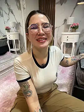 Annyhathatway online show from 05-15-26, 11:23