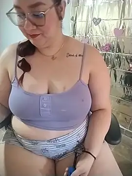 Snapshot of sharon_G chatting on 02-09-26, 06:12 sharon G online show from 02-09-26, 06:12