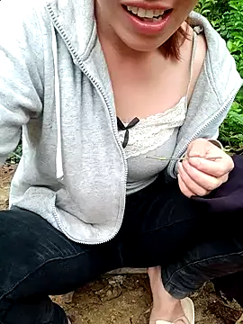 Snapshot of little-effy chatting on 06-09-26, 10:27 little-effy online show from 06-09-26, 10:27