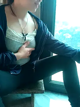 Snapshot of little-effy chatting on 06-21-26, 10:18 little-effy online show from 06-21-26, 10:18