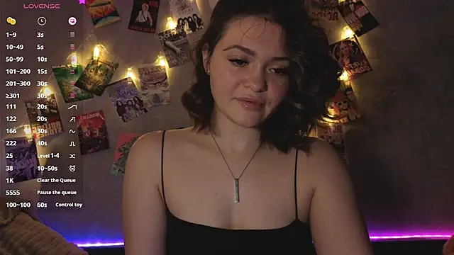 Snapshot of YummyTira chatting on 12-19-25, 12:39 YummyTira online show from 12-19-25, 12:39