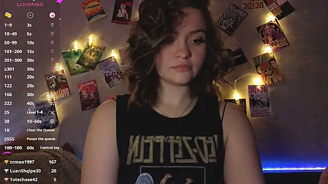 Snapshot of YummyTira chatting on 12-20-25, 12:51 YummyTira online show from 12-20-25, 12:51