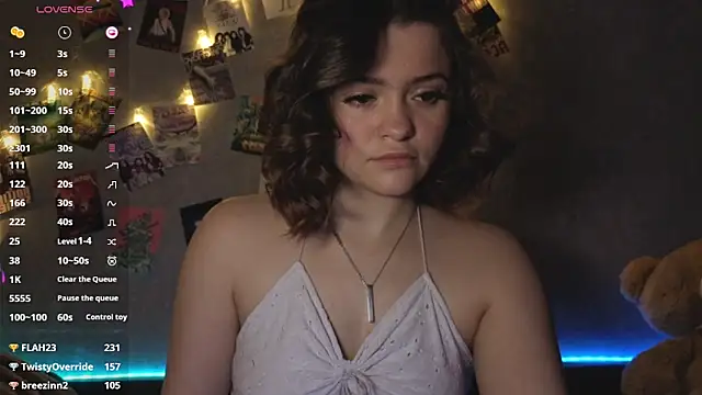 Snapshot of YummyTira chatting on 01-10-26, 12:34 YummyTira online show from 01-10-26, 12:34