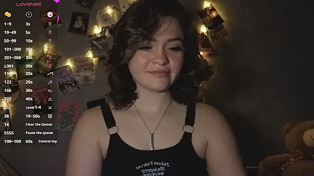 Snapshot of YummyTira chatting on 01-17-26, 12:48 YummyTira online show from 01-17-26, 12:48