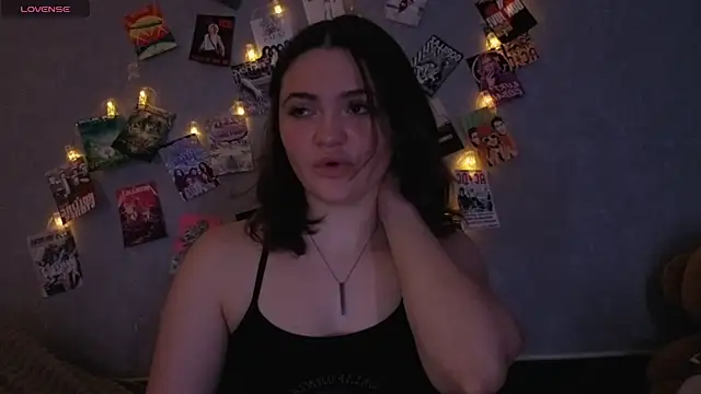 Snapshot of YummyTira chatting on 02-11-26, 12:37 YummyTira online show from 02-11-26, 12:37