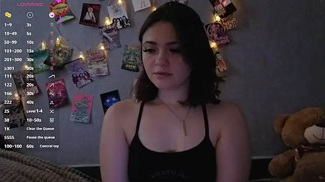 Snapshot of YummyTira chatting on 02-12-26, 06:19 YummyTira online show from 02-12-26, 06:19