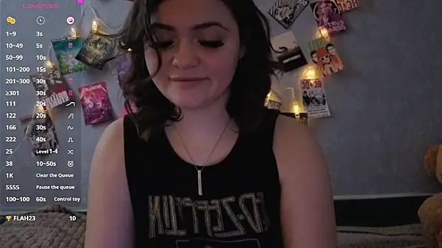 Snapshot of YummyTira chatting on 02-20-26, 06:26 YummyTira online show from 02-20-26, 06:26