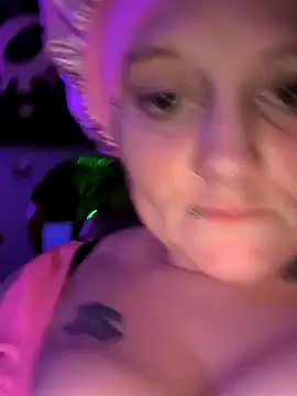 Snapshot of MidnightSeducer@xh chatting on 01-11-26, 10:42 MidnightSeducerxh online show from 01-11-26, 10:42