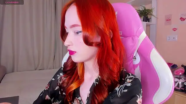 Snapshot of sunflare_ chatting on 12-15-25, 05:28 sunflare online show from 12-15-25, 05:28