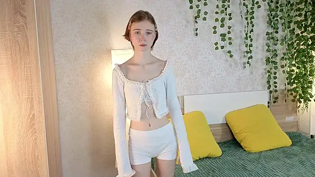 Snapshot of ViollaBloom chatting on 12-15-25, 01:43 ViollaBloom online show from 12-15-25, 01:43