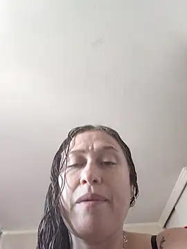 Snapshot of Yarafox01 chatting on 12-17-25, 06:47 Yarafox01 online show from 12-17-25, 06:47