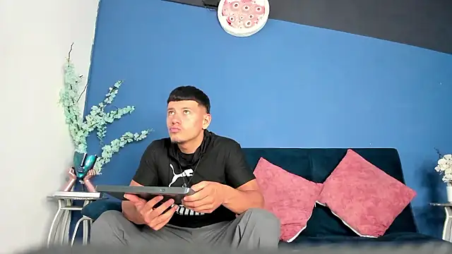 Snapshot of MagnusKnight_ chatting on 02-20-26, 01:44 MagnusKnight online show from 02-20-26, 01:44