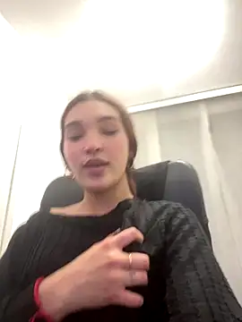 Snapshot of karely_and_justin chatting on 12-16-25, 02:05 karely and justin online show from 12-16-25, 02:05